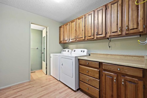 27 Sunmount Crescent Se, Calgary, AB - Indoor Photo Showing Laundry Room