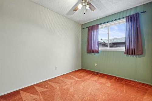 27 Sunmount Crescent Se, Calgary, AB - Indoor Photo Showing Other Room