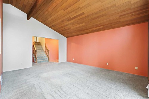 27 Sunmount Crescent Se, Calgary, AB - Indoor Photo Showing Other Room