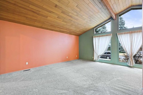 27 Sunmount Crescent Se, Calgary, AB -  Photo Showing Other Room