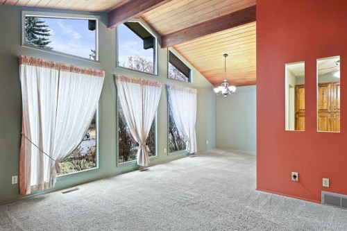 27 Sunmount Crescent Se, Calgary, AB -  Photo Showing Other Room