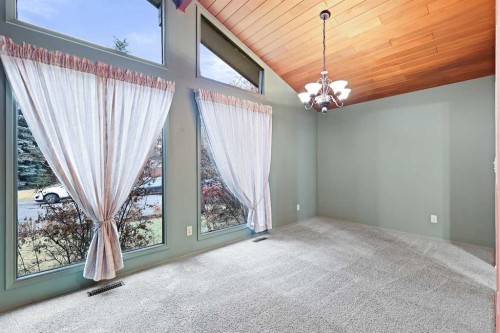 27 Sunmount Crescent Se, Calgary, AB - Indoor Photo Showing Other Room