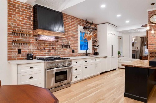 1912 11 Street Sw, Calgary, AB - Indoor Photo Showing Kitchen With Upgraded Kitchen