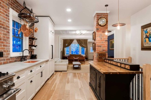 1912 11 Street Sw, Calgary, AB - Indoor Photo Showing Kitchen
