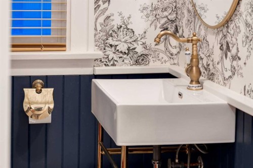 1912 11 Street Sw, Calgary, AB - Indoor Photo Showing Bathroom