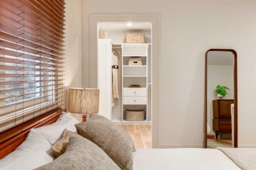 1912 11 Street Sw, Calgary, AB - Indoor Photo Showing Bedroom