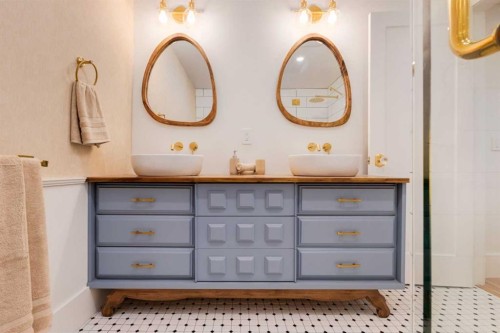 1912 11 Street Sw, Calgary, AB - Indoor Photo Showing Bathroom