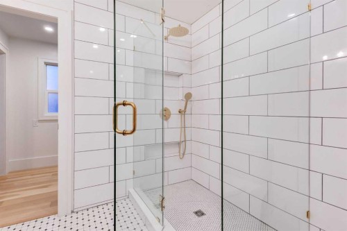 1912 11 Street Sw, Calgary, AB - Indoor Photo Showing Bathroom