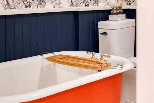 1912 11 Street Sw, Calgary, AB - Indoor Photo Showing Bathroom