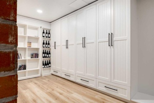 1912 11 Street Sw, Calgary, AB - Indoor Photo Showing Other Room