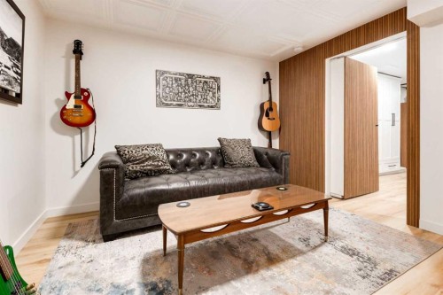 1912 11 Street Sw, Calgary, AB - Indoor Photo Showing Living Room