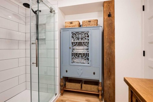 1912 11 Street Sw, Calgary, AB - Indoor Photo Showing Bathroom