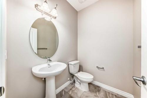 34 Cranbrook Hill Se, Calgary, AB - Indoor Photo Showing Bathroom