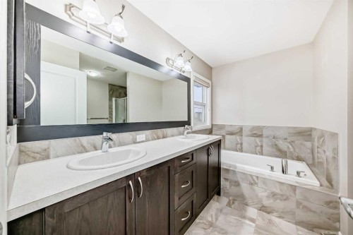 34 Cranbrook Hill Se, Calgary, AB - Indoor Photo Showing Bathroom