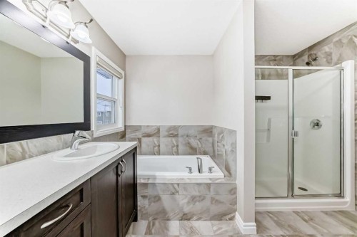 34 Cranbrook Hill Se, Calgary, AB - Indoor Photo Showing Bathroom