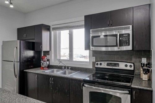 1318-604 East Lake Boulevard Ne, Airdrie, AB - Indoor Photo Showing Kitchen With Double Sink