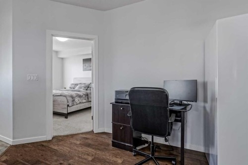 1318-604 East Lake Boulevard Ne, Airdrie, AB - Indoor Photo Showing Office