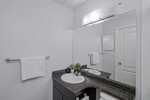 1318-604 East Lake Boulevard Ne, Airdrie, AB - Indoor Photo Showing Bathroom