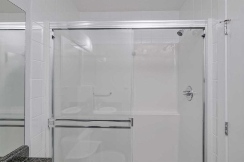 1318-604 East Lake Boulevard Ne, Airdrie, AB - Indoor Photo Showing Bathroom