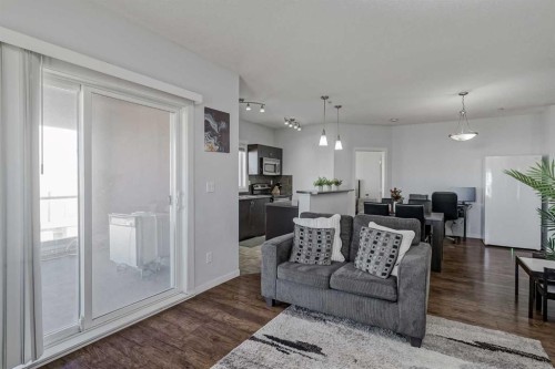 1318-604 East Lake Boulevard Ne, Airdrie, AB - Indoor Photo Showing Living Room