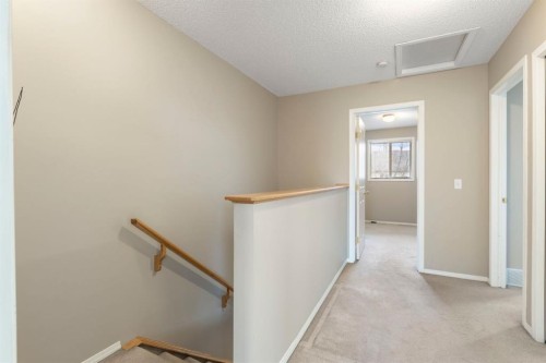 120 Douglas Glen Park Se, Calgary, AB - Indoor Photo Showing Other Room