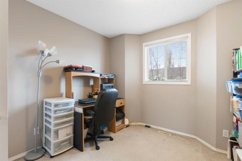 120 Douglas Glen Park Se, Calgary, AB - Indoor Photo Showing Office
