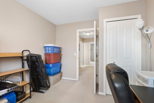 120 Douglas Glen Park Se, Calgary, AB - Indoor Photo Showing Office
