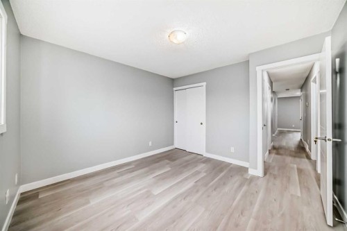 7602 25 Street Se, Calgary, AB - Indoor Photo Showing Other Room