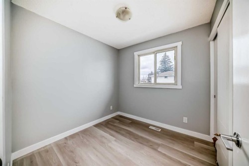 7602 25 Street Se, Calgary, AB - Indoor Photo Showing Other Room