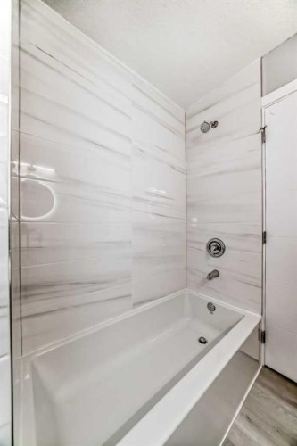 7602 25 Street Se, Calgary, AB - Indoor Photo Showing Bathroom