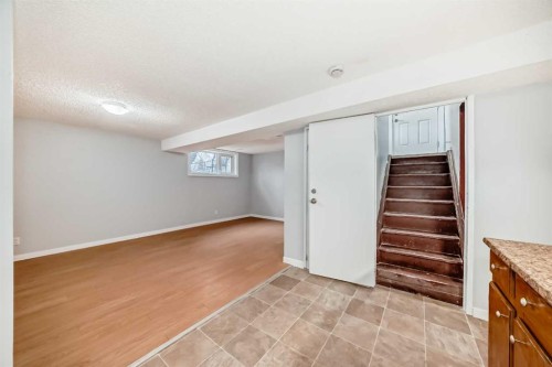7602 25 Street Se, Calgary, AB - Indoor Photo Showing Other Room