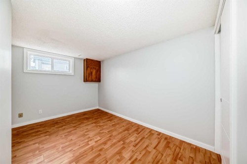 7602 25 Street Se, Calgary, AB - Indoor Photo Showing Other Room