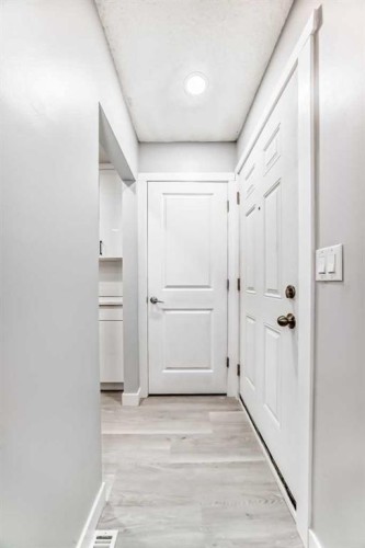 7602 25 Street Se, Calgary, AB - Indoor Photo Showing Other Room