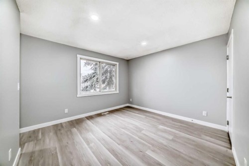 7602 25 Street Se, Calgary, AB - Indoor Photo Showing Other Room