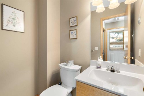 90 Patina Rise Sw, Calgary, AB - Indoor Photo Showing Bathroom