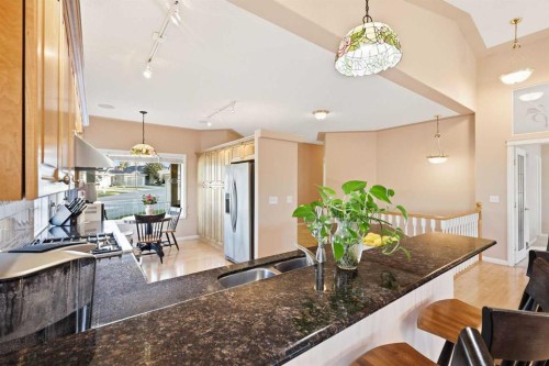 98 Mt Alberta Manor Se, Calgary, AB - Indoor