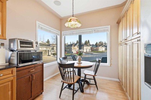 98 Mt Alberta Manor Se, Calgary, AB - Indoor Photo Showing Dining Room