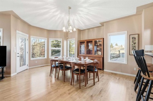 98 Mt Alberta Manor Se, Calgary, AB - Indoor Photo Showing Dining Room