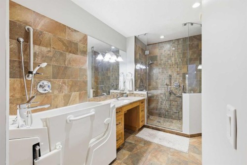 98 Mt Alberta Manor Se, Calgary, AB - Indoor Photo Showing Bathroom
