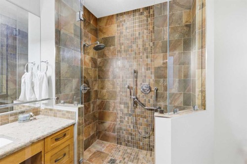 98 Mt Alberta Manor Se, Calgary, AB - Indoor Photo Showing Bathroom