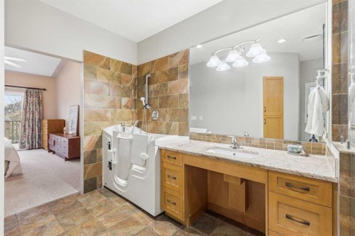 98 Mt Alberta Manor Se, Calgary, AB - Indoor