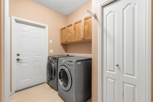 98 Mt Alberta Manor Se, Calgary, AB - Indoor Photo Showing Laundry Room