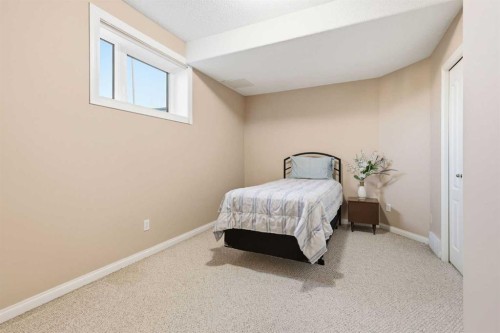 98 Mt Alberta Manor Se, Calgary, AB - Indoor Photo Showing Bedroom