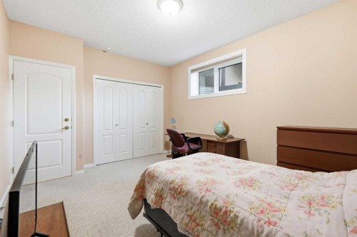 98 Mt Alberta Manor Se, Calgary, AB - Indoor Photo Showing Bedroom