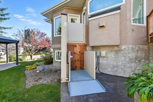 98 Mt Alberta Manor Se, Calgary, AB - Outdoor With Exterior