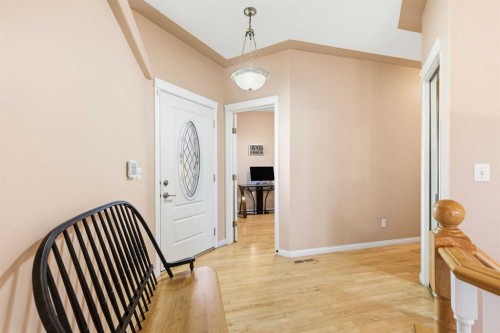 98 Mt Alberta Manor Se, Calgary, AB - Indoor Photo Showing Other Room