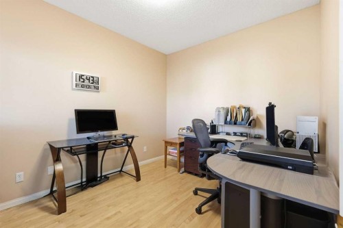 98 Mt Alberta Manor Se, Calgary, AB - Indoor Photo Showing Office