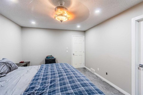 183 West Creek Landing, Chestermere, AB - Indoor Photo Showing Bedroom