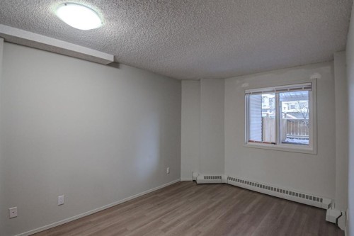 104-1720 13 Street Sw, Calgary, AB - Indoor Photo Showing Other Room