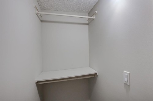 104-1720 13 Street Sw, Calgary, AB - Indoor With Storage